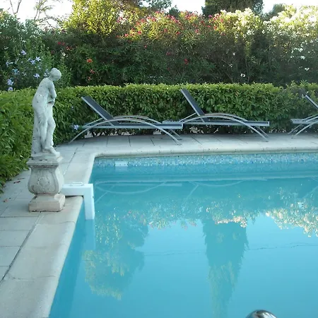 Ecusson Hotel