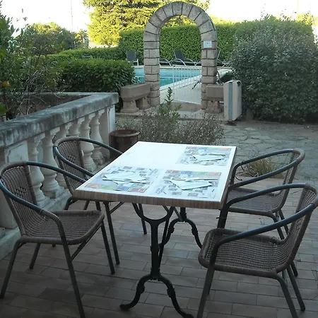 Ecusson Hotel Saint-Hilaire-de-Brethmas