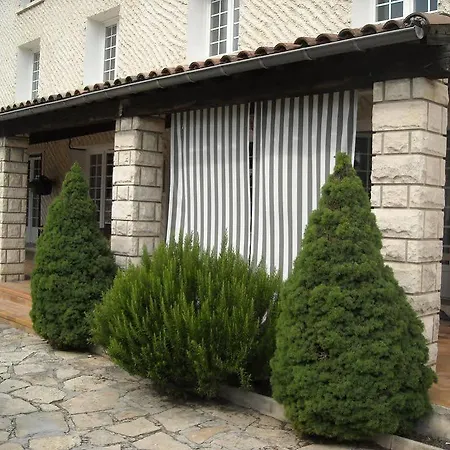 Ecusson Hotel 2*