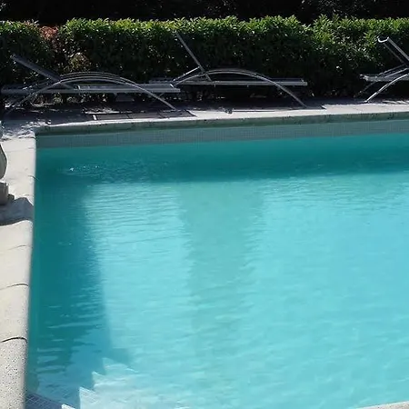 Ecusson Hotel 2*